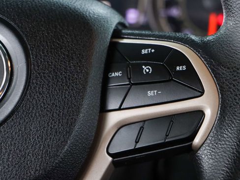 Used 2018 Jeep Cherokee Latitude image 14