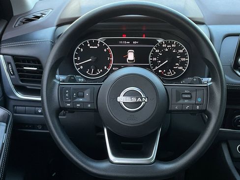 Used 2023 Nissan Rogue SV image 21