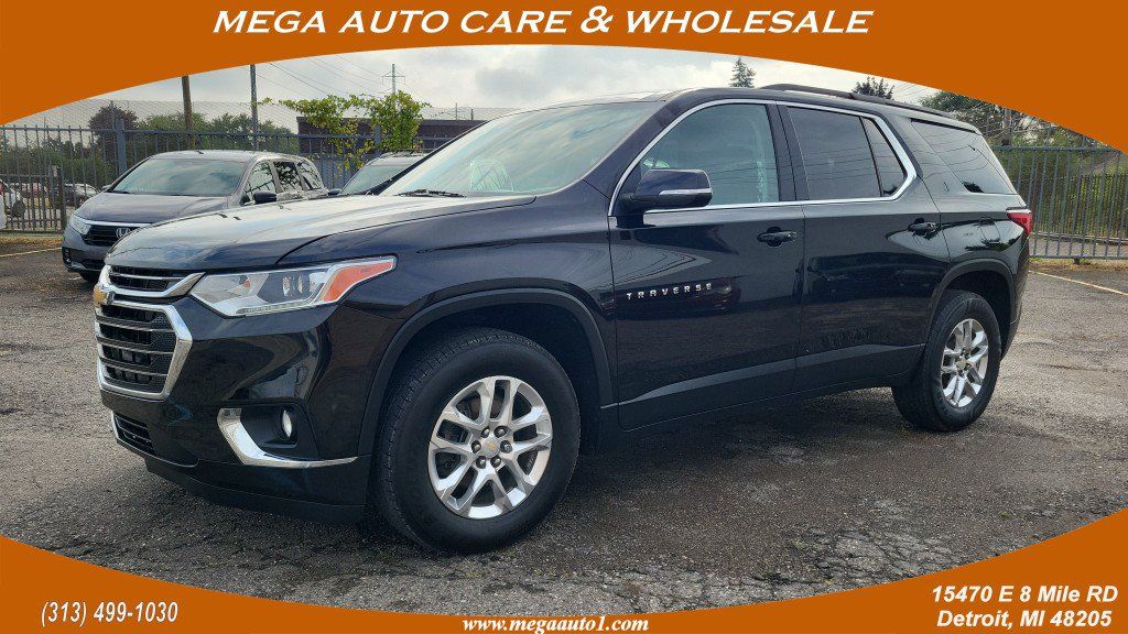 Used 2021 Chevrolet Traverse LT FWD image 1