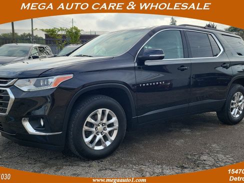 Used 2021 Chevrolet Traverse LT FWD image 1