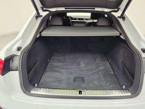 Used 2024 Audi Q8 e-tron Premium Plus image 23