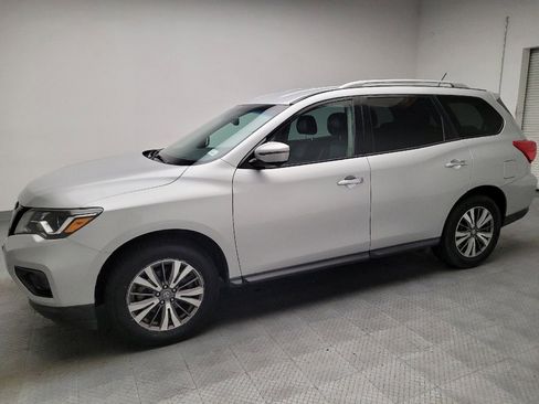 Used 2017 Nissan Pathfinder SL AWD/4WD image 2