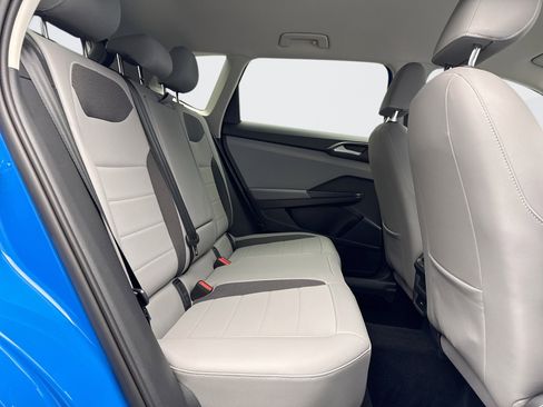 Used 2022 Volkswagen Taos SE w/ Driver Assistance Package image 18