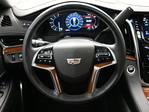 Used 2020 Cadillac Escalade Premium Luxury AWD/4WD image 15