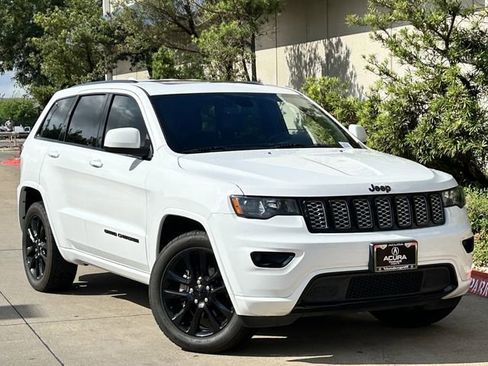 Used 2020 Jeep Grand Cherokee Altitude RWD image 2