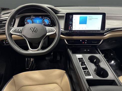 Used 2025 Volkswagen Atlas Cross Sport SE FWD image 5