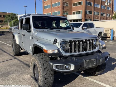 Used 2024 Jeep Gladiator Sport AWD/4WD image 6