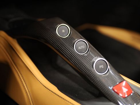 Used 2019 Ferrari 488 Spider RWD image 21