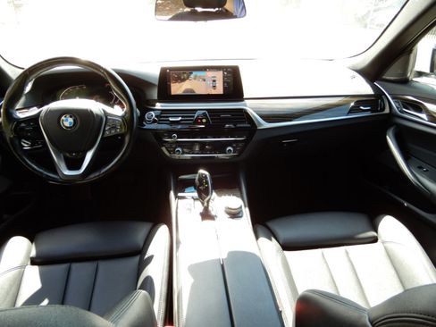 Used 2020 BMW 530i xDrive w/ Convenience Package image 19