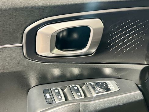 Used 2023 Kia Sorento LX FWD image 16