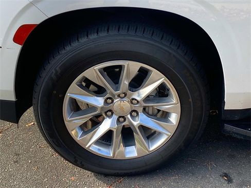 Used 2023 Chevrolet Suburban Premier image 5