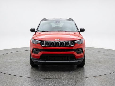 Used 2025 Jeep Compass Limited AWD/4WD image 2