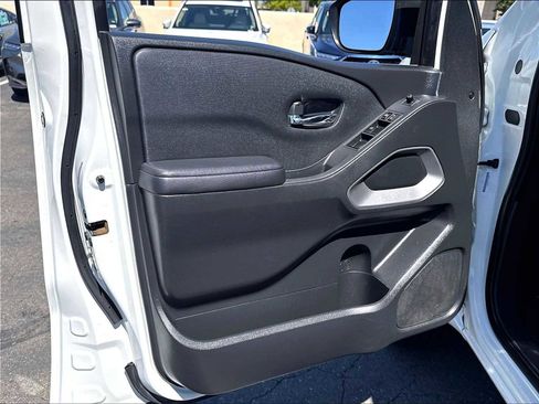 Used 2022 Nissan Frontier SV AWD/4WD image 23