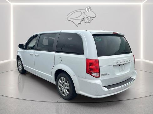 Used 2018 Dodge Grand Caravan SE w/ UConnect Hands-Free Group image 3