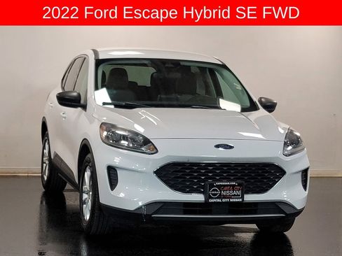 Used 2022 Ford Escape SE image 2