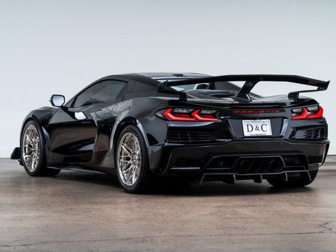 Used 2024 Chevrolet Corvette Z06 RWD image 7