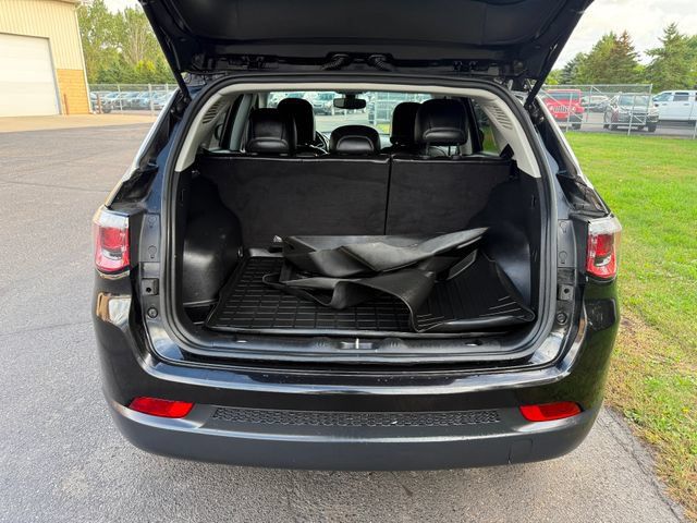 Used 2018 Jeep Compass Latitude w/ Popular Equipment Group AWD/4WD image 3