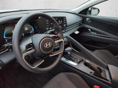 New 2026 Hyundai Elantra SE image 3