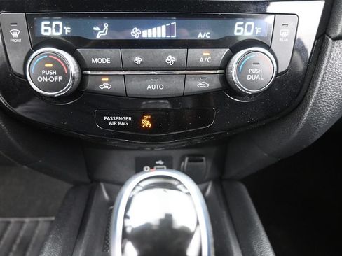 Used 2020 Nissan Rogue SV FWD image 19
