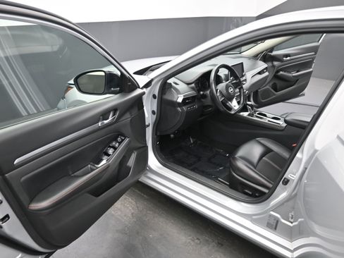 Used 2024 Nissan Altima 2.5 SR FWD image 14