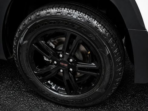 Used 2024 GMC Terrain AT4 AWD/4WD image 17