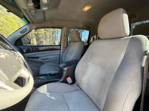 Used 2015 Toyota Tacoma PreRunner w/ Convenience Package image 3