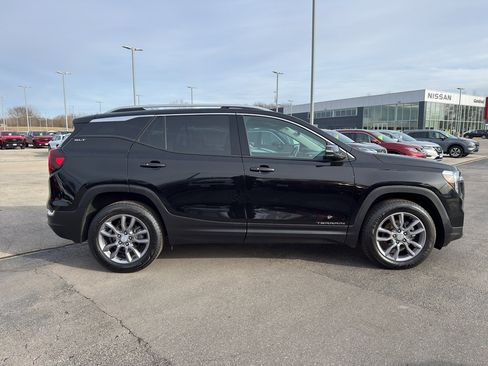 Used 2024 GMC Terrain SLT w/ Infotainment Package II AWD/4WD image 4