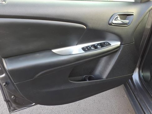 Used 2017 Dodge Journey SE w/ Flexible Seating Group image 11