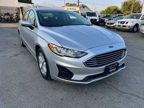 Used 2019 Ford Fusion SE image 1