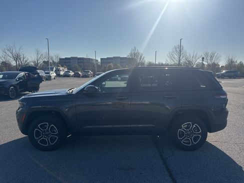 Used 2022 Jeep Grand Cherokee Trailhawk image 8