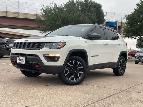 Used 2019 Jeep Compass Trailhawk AWD/4WD image 2