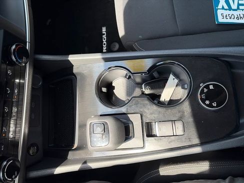 Used 2024 Nissan Rogue S AWD/4WD image 24