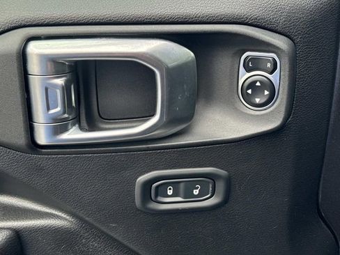 Used 2023 Jeep Gladiator Sport AWD/4WD image 19