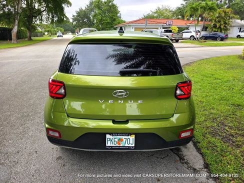 Used 2022 Hyundai Venue SEL FWD image 11