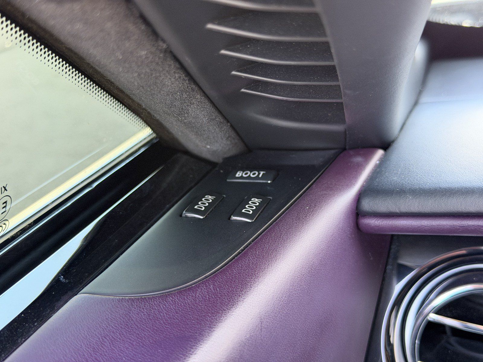 Used 2018 Rolls-Royce Wraith RWD image 19
