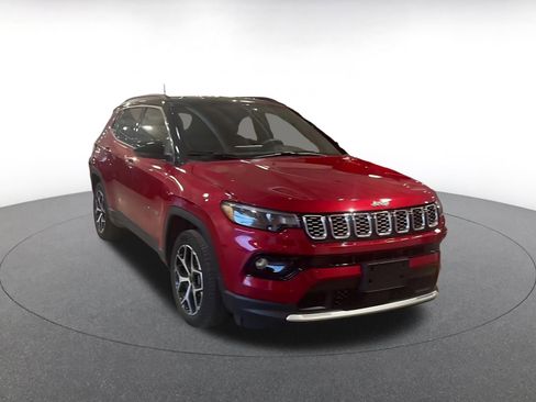 Used 2025 Jeep Compass Limited image 3
