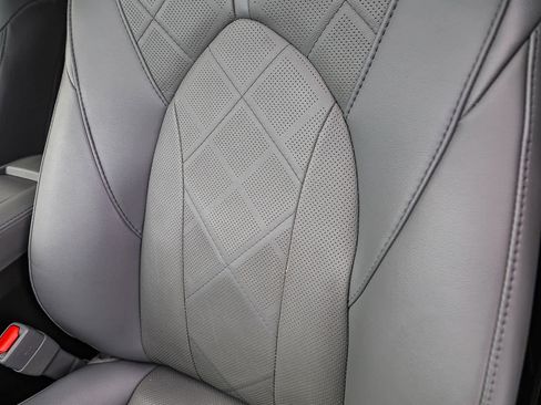 Certified 2021 Toyota Highlander Platinum FWD image 26
