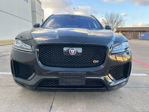 Used 2019 Jaguar F-PACE S image 4