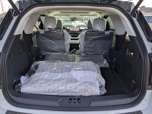 New 2026 Ford Explorer Platinum image 13