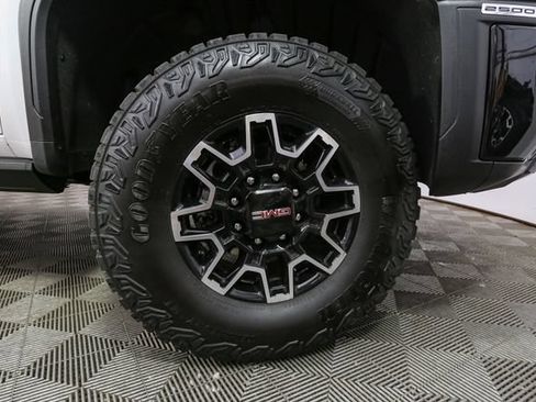 Used 2024 GMC Sierra 2500 AT4X w/ Snow Plow Prep/Camper Package AWD/4WD image 15