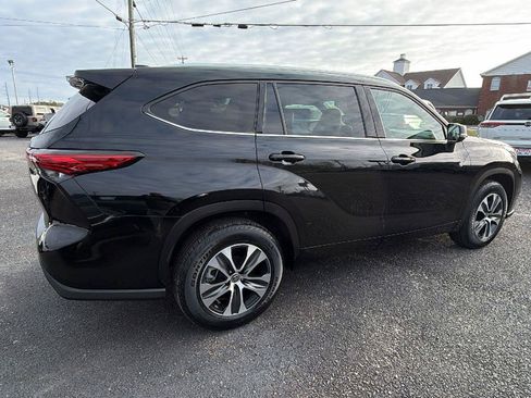 Used 2022 Toyota Highlander XLE FWD image 5