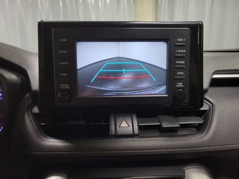 Used 2019 Toyota RAV4 LE FWD image 20
