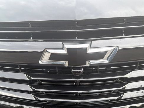 Used 2025 Chevrolet Suburban LT w/ Comfort Package AWD/4WD image 36