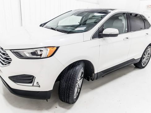 Used 2019 Ford Edge Titanium FWD image 2