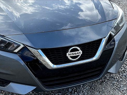 Used 2021 Nissan Versa SV image 25