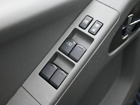 Used 2018 Nissan Frontier SV image 14