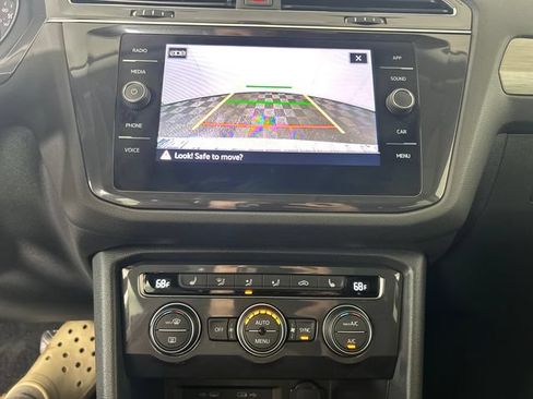 Used 2021 Volkswagen Tiguan SE w/ Panoramic Sunroof Package AWD/4WD image 23