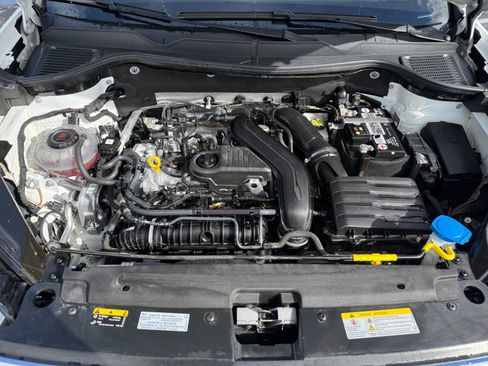 Certified 2022 Volkswagen Taos SE w/ Panoramic Sunroof Package image 20