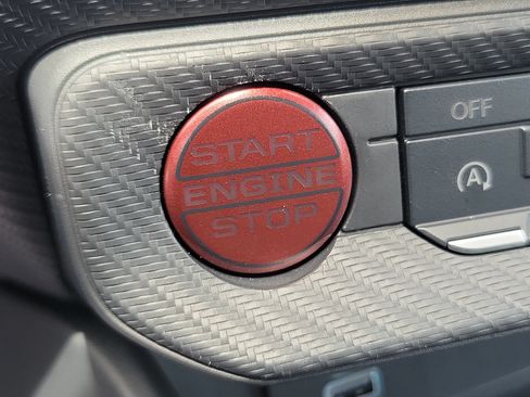Used 2025 Ford Mustang Coupe RWD image 17