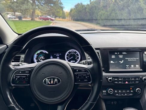 Used 2019 Kia Niro S Touring image 11